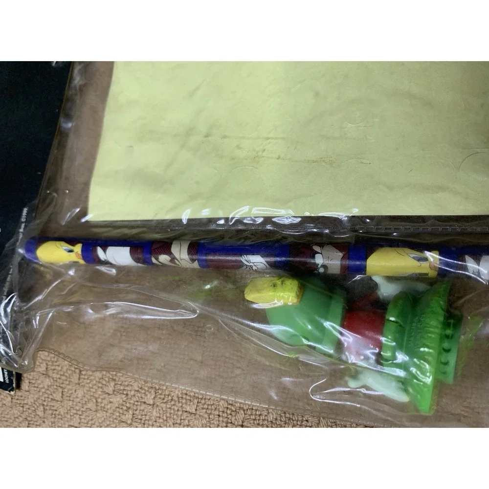 Marvin The Martian Jumbo Pencil Set Notebook Pen Set  VTG 90s‎